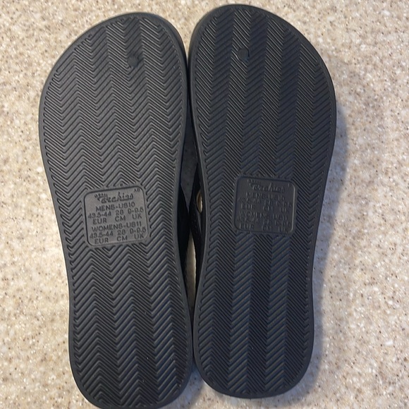 Archie’s flip flops, size men’s 10/women’s 11 , black - Picture 3 of 4
